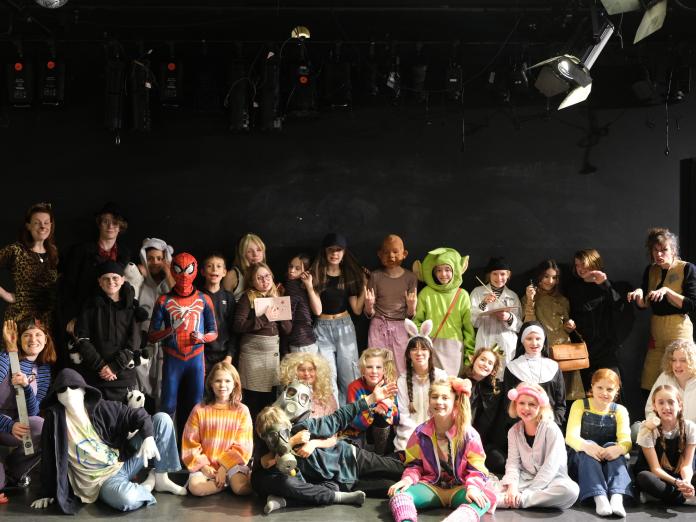 Fællesbillede fra fastelavnsfesten 2023